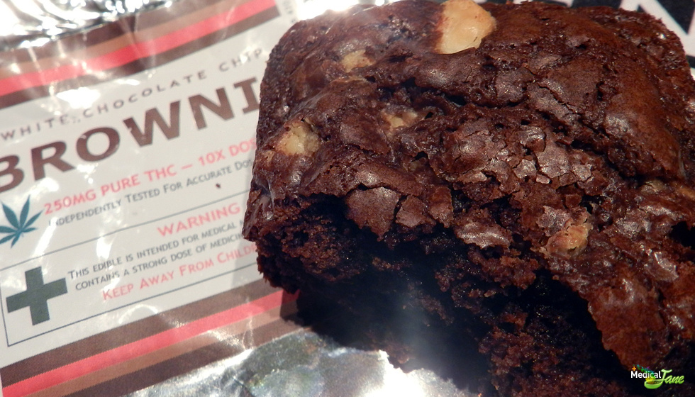 White Chocolate Chip Brownie from Truly Edibles (Review)